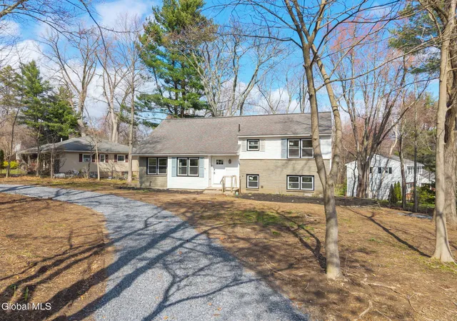 Homes for sale in Niskayuna, NY | 1030 Atateka Rd, Niskayuna, NY 12309 | MLS# 202614659