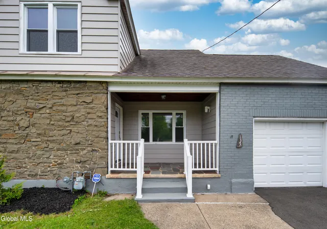 2nd image of 135 Freemans Bridge Rd, Schenectady, NY 12302 | MLS# 202612232