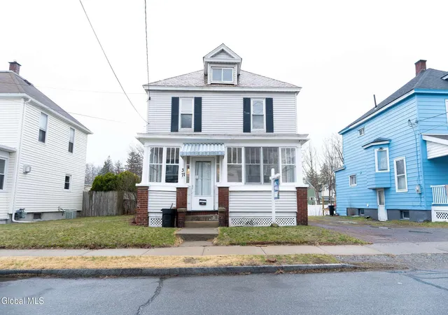 Homes for sale in Schenectady, NY | 37 Chiswell St, Schenectady, NY 12304 | MLS# 202611983