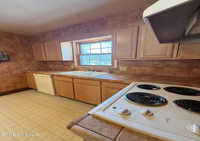 5th image of 4 Oaktree Ln, Colonie, NY 12309 | MLS# 202612046