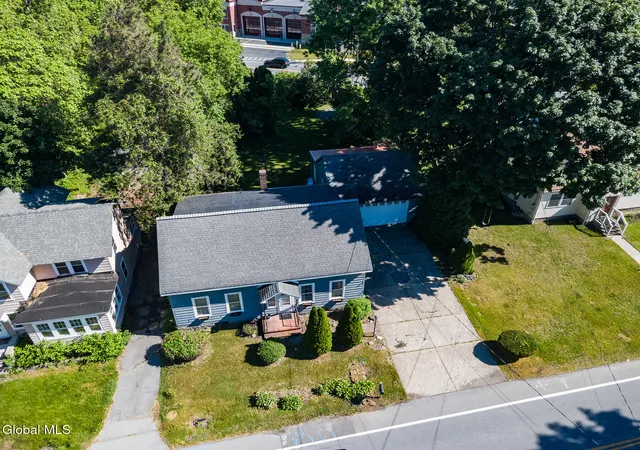 35th image of 9 Halfmoon Dr, Waterford, NY 12188 | MLS# 202619339