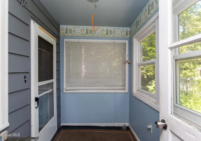 4th image of 9 Halfmoon Dr, Waterford, NY 12188 | MLS# 202619339