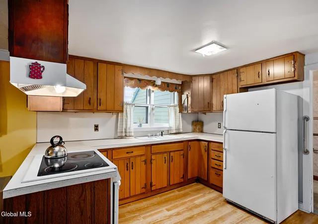5th image of 9 Halfmoon Dr, Waterford, NY 12188 | MLS# 202619339
