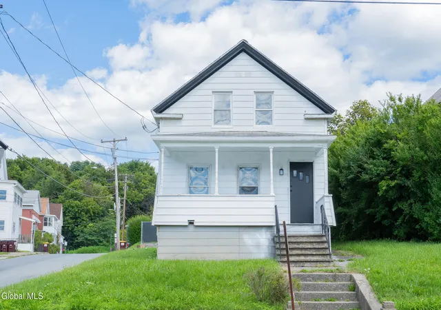 Photo 3 of Single family home for sale at 142 Saratoga Ave, Mechanicville, NY 12118 | MLS# 202612925 | Listing updated on 2026-09-01