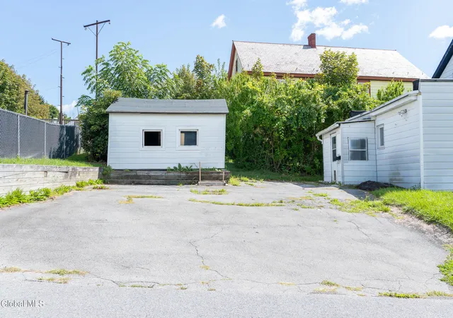 Photo 4 of Single family home for sale at 142 Saratoga Ave, Mechanicville, NY 12118 | MLS# 202612925 | Listing updated on 2026-09-01