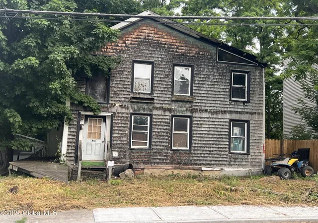 Photo 3 of Sale Pending at 20 Voorhees St, Amsterdam, NY 12010 | MLS# 202612965 | Listing updated on 2026-06-17