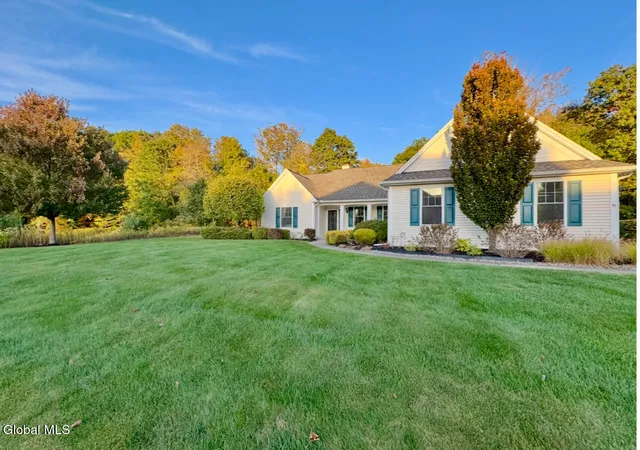 Homes for sale in Halfmoon, NY | 19 Highview Wy, Halfmoon, NY 12118 | MLS# 202613150
