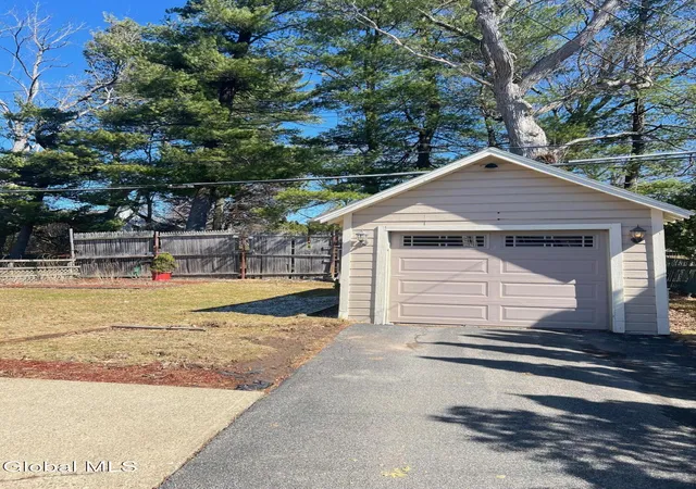 Homes for sale in Niskayuna, NY | 1182 S Country Club Dr, Niskayuna, NY 12309 | MLS# 202613947