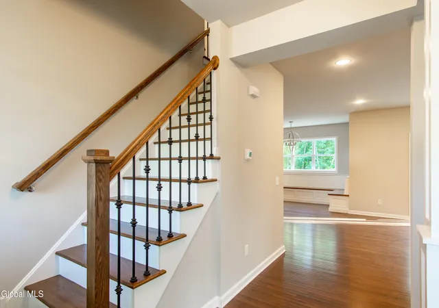 4th image of 7 Mapleton Ct, Clifton Park, NY 12065 | MLS# 202613353