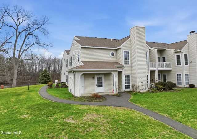Homes for sale in Troy, NY | 824 Ridge Cir, Troy, NY 12182 | MLS# 202614804