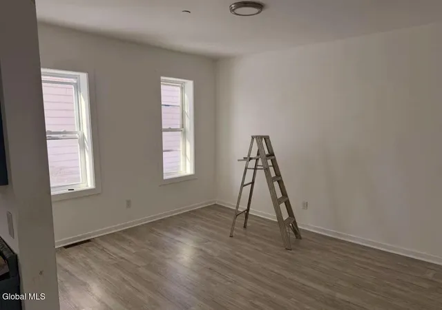 17th image of 8 Gardiner St, Amsterdam, NY 12010 | MLS# 202613822