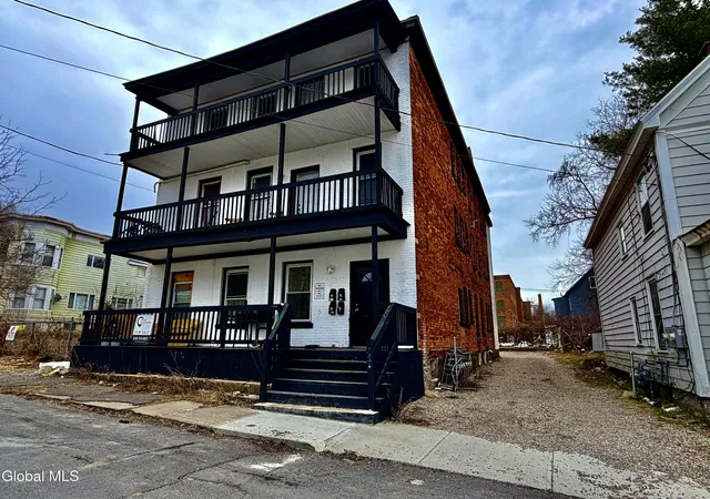 1st image of 8 Gardiner St, Amsterdam, NY 12010 | MLS# 202613822