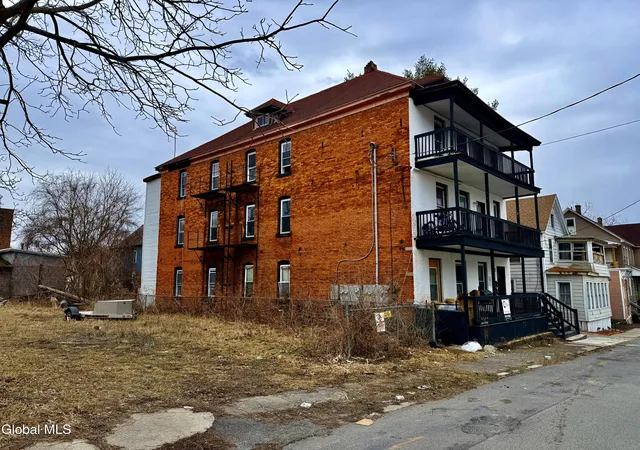 3rd image of 8 Gardiner St, Amsterdam, NY 12010 | MLS# 202613822