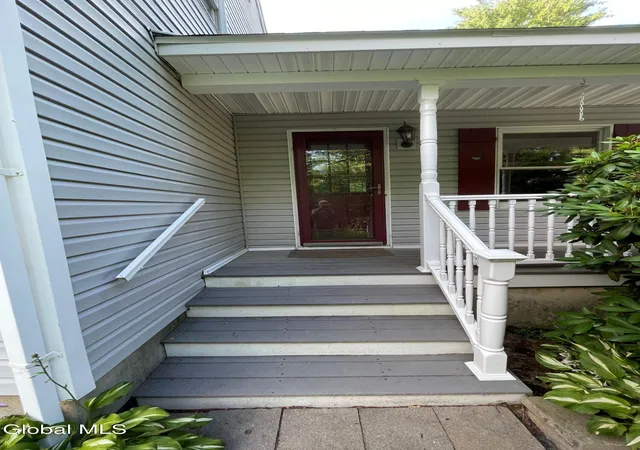 Photo 4 of Sale Pending at 17 Johnny Cake Holw Rd, Melrose, NY 12121 | MLS# 202613932 | Listing updated on 2026-09-28