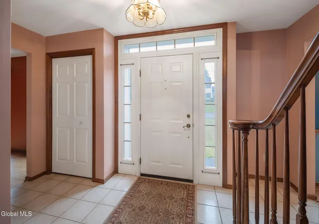 4th image of 2 Georgian Ter, Colonie, NY 12211 | MLS# 202613939