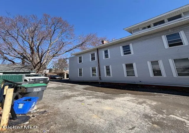 3rd image of 865 Madison Ave, Albany, NY 12208 | MLS# 202613988