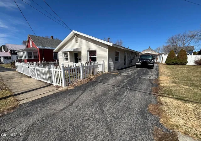 Homes for sale in Gloversville, NY | 27 Franklin St, Gloversville, NY 12078 | MLS# 202614133