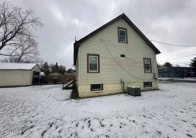 Photo 3 of Single family home for sale at 407 E Bloomfield St, Rome, NY 13440 | MLS# 202614914 | Listing updated on 2026-05-03