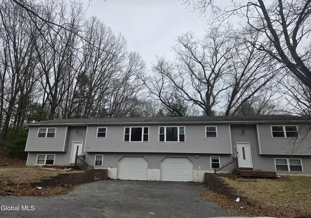 3rd image of 627 Englemore Rd, Clifton Park, NY 12065 | MLS# 202614912