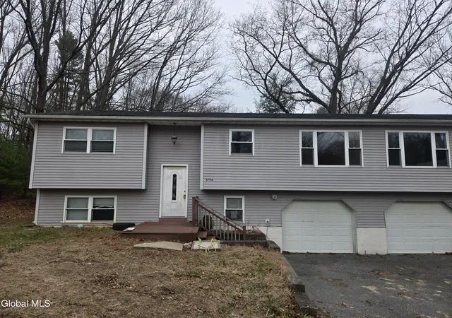 4th image of 627 Englemore Rd, Clifton Park, NY 12065 | MLS# 202614912