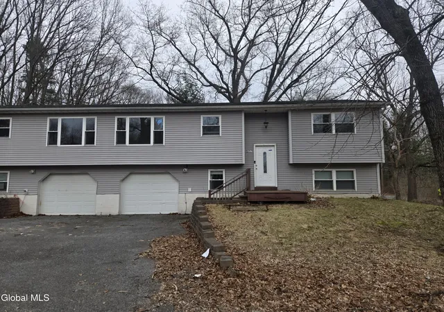 5th image of 627 Englemore Rd, Clifton Park, NY 12065 | MLS# 202614912