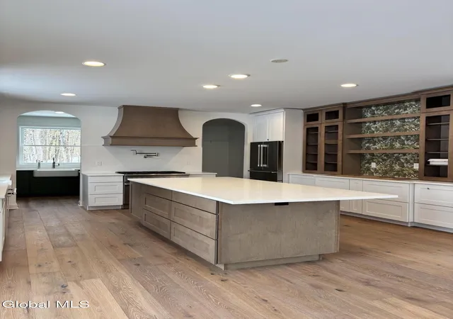 47th image of 14 Brookhaven Ct, Saratoga Springs, NY 12866 | MLS# 202614918