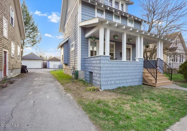 Homes for sale in Niskayuna, NY | 1095 Regent St, Niskayuna, NY 12309 | MLS# 202615043