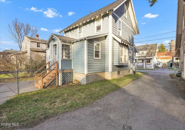 Homes for sale in Niskayuna, NY | 1095 Regent St, Niskayuna, NY 12309 | MLS# 202615043