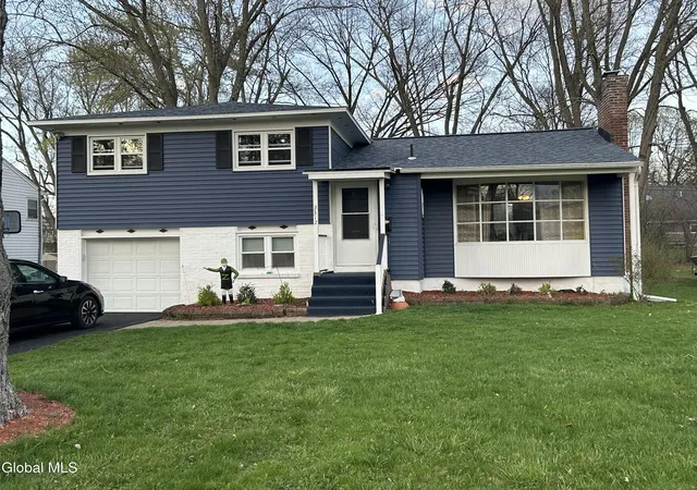 Homes for sale in Niskayuna, NY | 2312 Dean St, Niskayuna, NY 12309 | MLS# 202615127