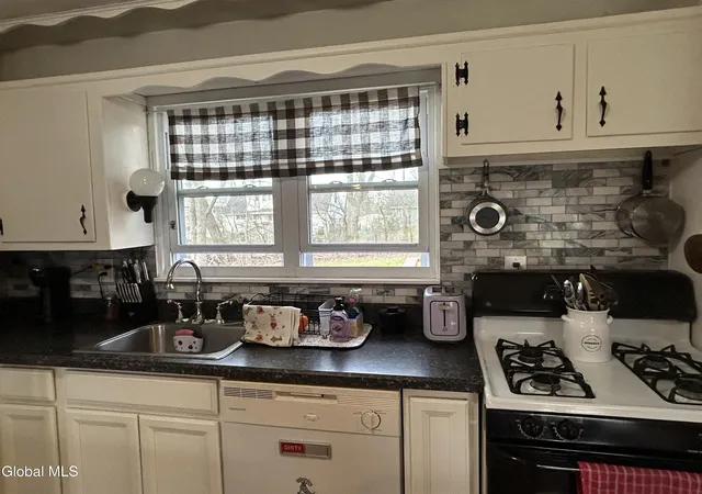 Homes for sale in Niskayuna, NY | 2312 Dean St, Niskayuna, NY 12309 | MLS# 202615127