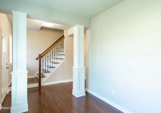 3rd image of 5 Mapleton Ct, Clifton Park, NY 12065 | MLS# 202615281