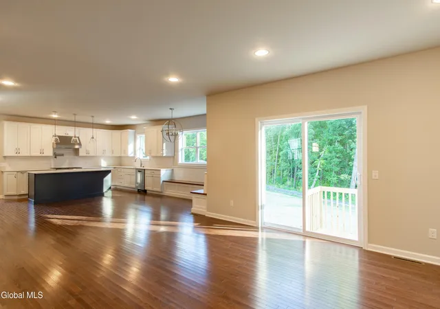 5th image of 5 Mapleton Ct, Clifton Park, NY 12065 | MLS# 202615281