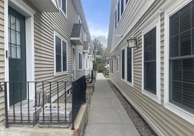 3rd image of 1110 Western Ave #APT 9, Albany, NY 12203 | MLS# 202615358