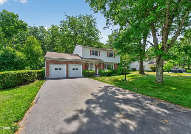 Homes for sale in Niskayuna, NY | 1222 Hempstead Rd, Niskayuna, NY 12309 | MLS# 202619356