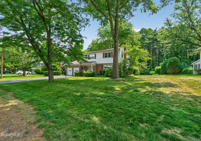 Homes for sale in Niskayuna, NY | 1222 Hempstead Rd, Niskayuna, NY 12309 | MLS# 202619356