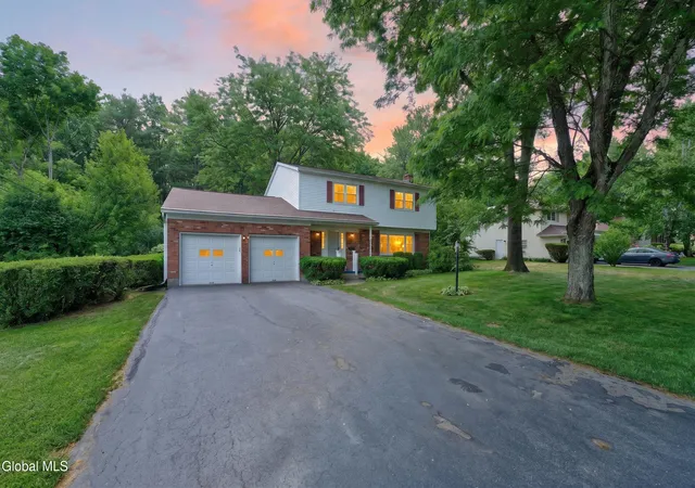 Homes for sale in Niskayuna, NY | 1222 Hempstead Rd, Niskayuna, NY 12309 | MLS# 202619356