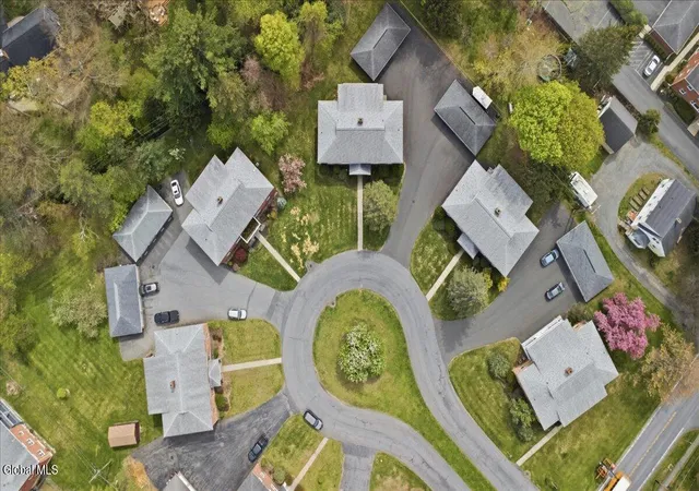 3rd image of 11 Kensington Ct #APT 4, Bethlehem, NY 12054 | MLS# 202616539