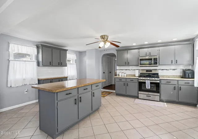 3rd image of 1321 Helderberg Ave, Schenectady, NY 12306 | MLS# 202615817