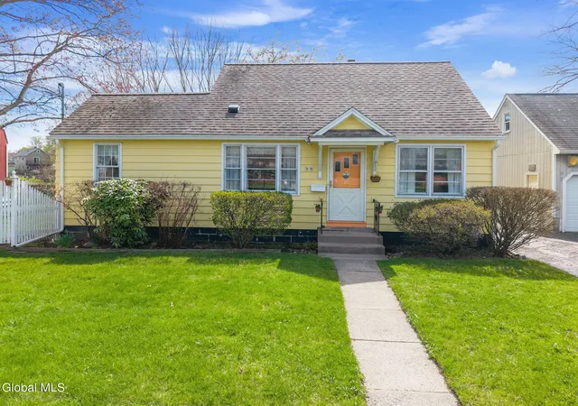 Homes for sale in Scotia, NY | 15 Albermarle Rd, Scotia, NY 12302 | MLS# 202618613