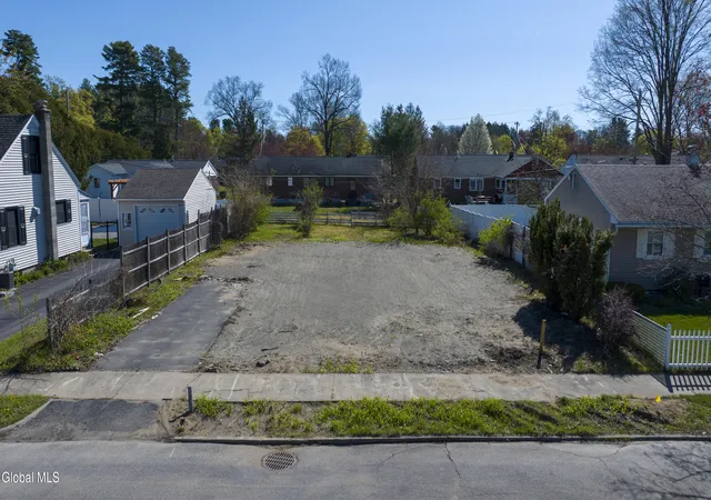 Photo 4 of Sale Pending at 7 Schuyler Dr, Saratoga Springs, NY 12866 | MLS# 202615955 | Listing updated on 2026-07-24