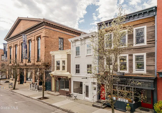 4th image of 323 Warren St, Hudson, NY 12534 | MLS# 202615928