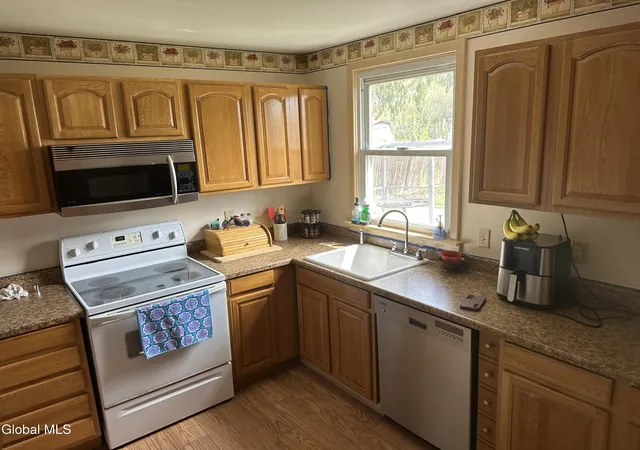 4th image of 34 Franklin St, Gloversville, NY 12078 | MLS# 202616241