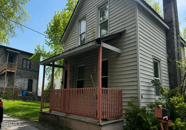 Photo 2 of Single family home for sale at 5 Elizabeth St, Port Henry, NY 12974 | MLS# 202615969 | Listing updated on 2026-09-11