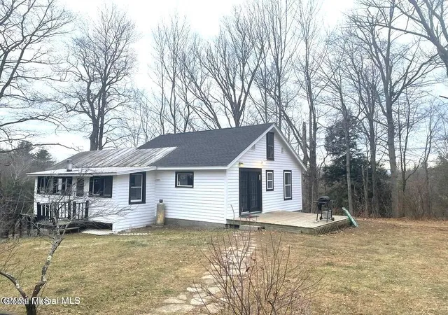 Homes for sale in Edinburg, NY | 261 Fox Hill Rd, Edinburg, NY 12134 | MLS# 202616340