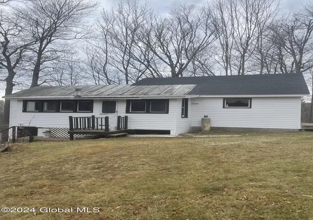 Homes for sale in Edinburg, NY | 261 Fox Hill Rd, Edinburg, NY 12134 | MLS# 202616340