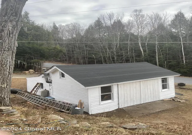 Homes for sale in Edinburg, NY | 261 Fox Hill Rd, Edinburg, NY 12134 | MLS# 202616340