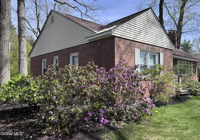Homes for sale in Niskayuna, NY | 1737 Lexington Pkwy, Niskayuna, NY 12309 | MLS# 202617475
