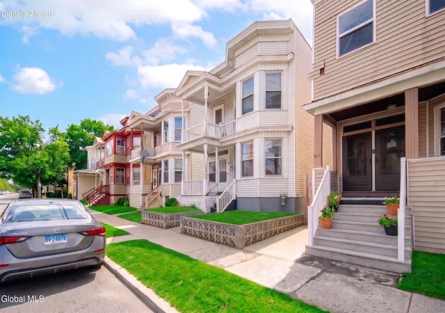 3rd image of 167 N Allen St, Albany, NY 12206 | MLS# 202616599