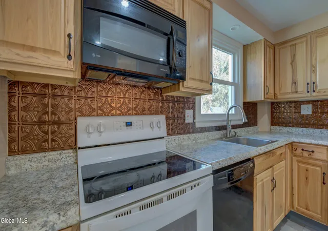 Homes for sale in Gloversville, NY | 37 E 8Th Ave, Gloversville, NY 12078 | MLS# 202616794
