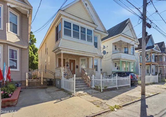 Photo 1 of Sale Pending at 825 Lincoln Ave, Schenectady, NY 12307 | MLS# 202624909 | Listing updated on 2026-09-02